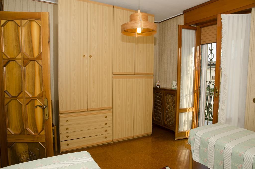 B&B Mamma Mia Family House Пескиера дел Гарда Стая снимка